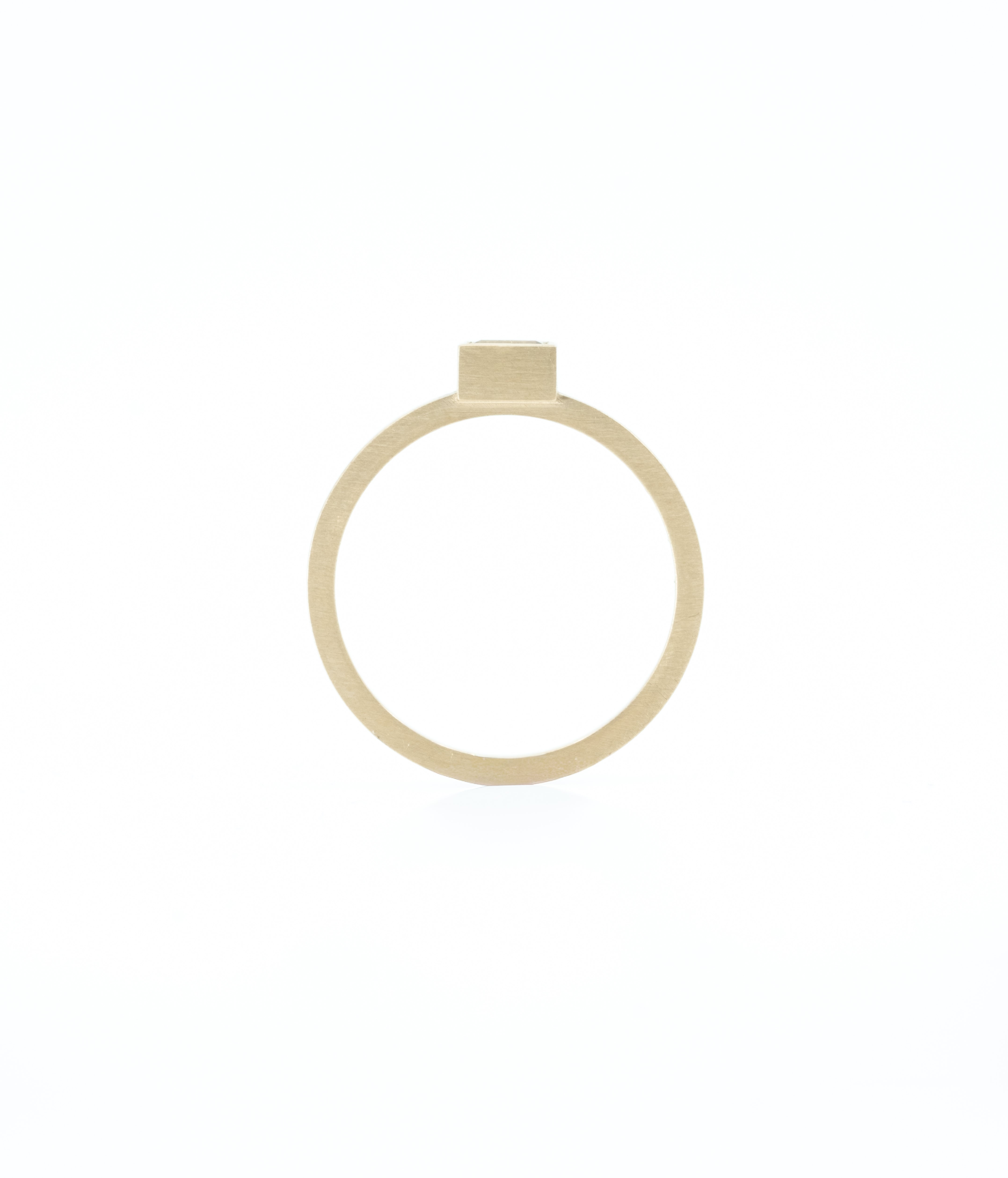 BOX RING SAPHIR WEIß
