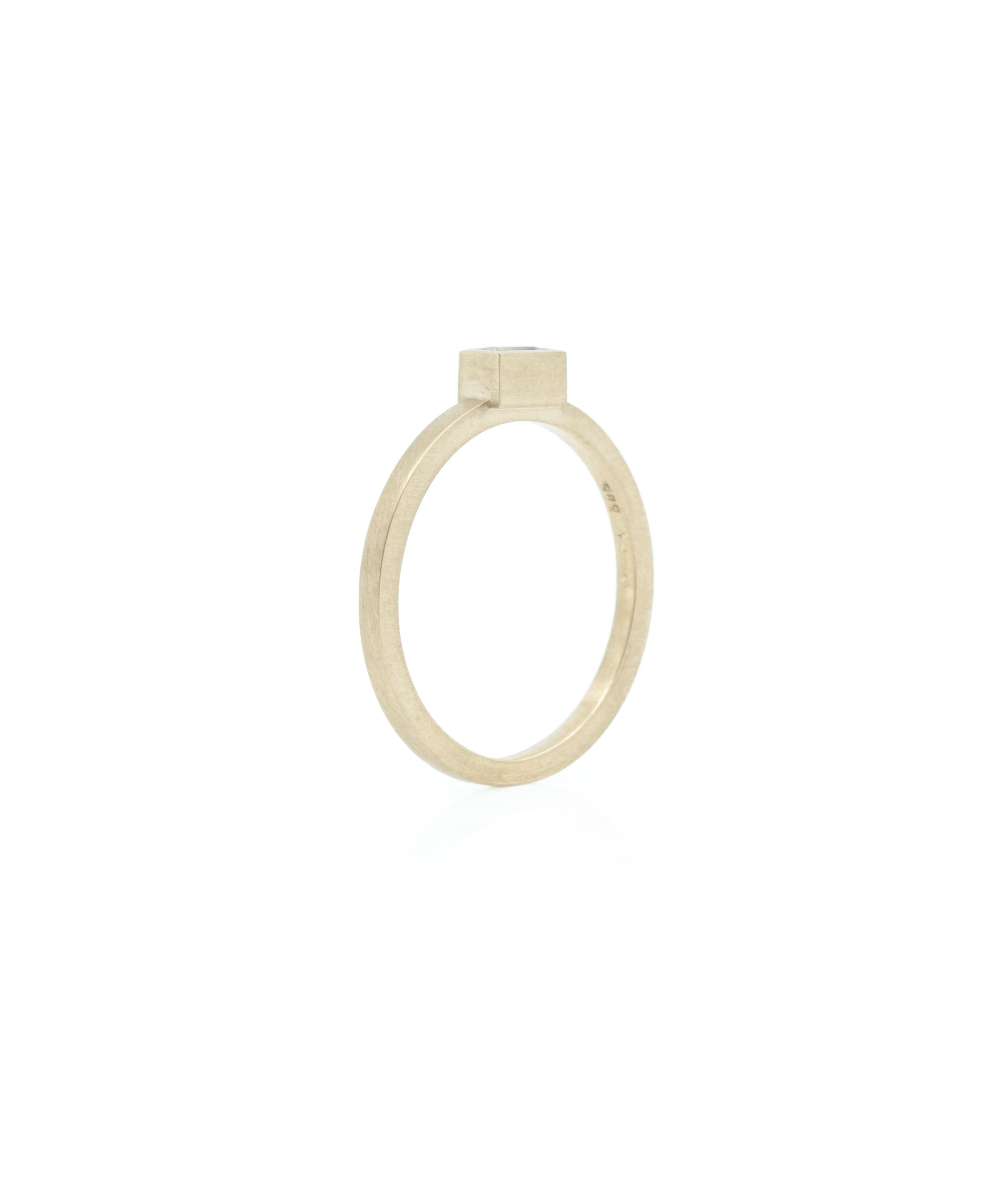 BOX RING SAPHIR WEIß