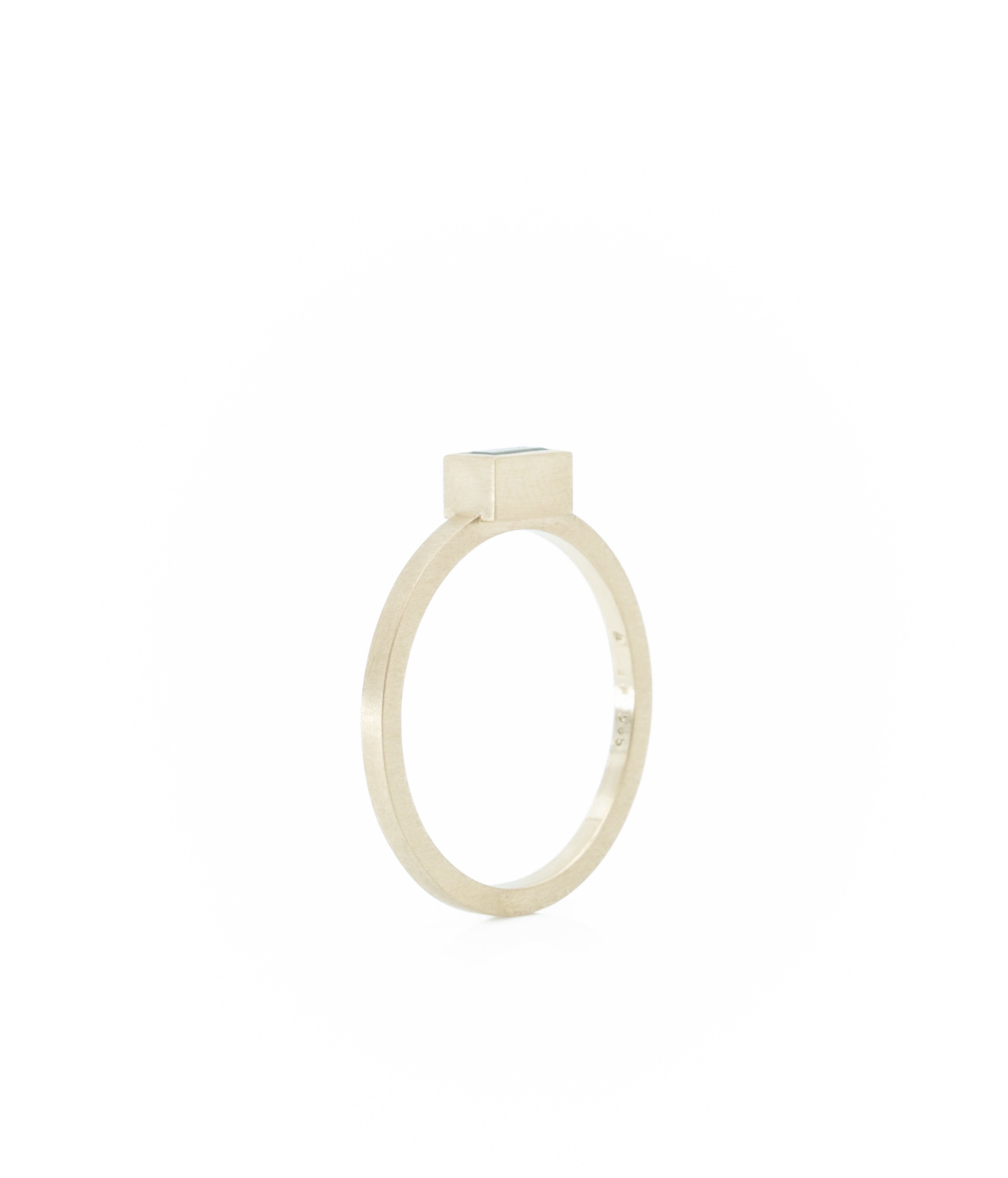 BOX RING SPINELL GRAU